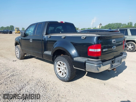 2004 Ford F-150 XLT z VIN 1FTPX04514KD80136, wystawiony jako IAAI lot #42410803 z przebiegiem 115 586 mil mil oraz . Historia ofert i sprzedaży dostępna na DreamBid. Obrazek 3.
