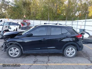 2018 Nissan Kicks SR with VIN 3N1CP5CU5JL518486, listed as a IAAI auction lot 40408119 with 87,664 mi miles. Bid and sale history available at carsss.com. Image 14.