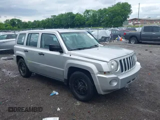 2008 Jeep Patriot Sport z VIN 1J8FT28068D658324, wystawiony jako IAAI lot #42350520 z przebiegiem 134 032 mil mil oraz . Historia ofert i sprzedaży dostępna na DreamBid. Obrazek 1.