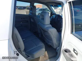 2004 Honda Pilot EX with VIN 2HKYF185X4H592684, listed as a IAAI auction lot 41649752 with 1 mi miles. Bid and sale history available at carsss.com. Image 8.