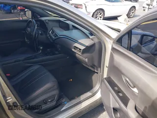 2022 Lexus UX 200 F Sport z VIN JTHE3JBH9N2048306, wystawiony jako IAAI lot #42516590 z przebiegiem 73 139 mil mil oraz . Historia ofert i sprzedaży dostępna na DreamBid. Obrazek 5.