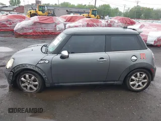 2010 MINI Hardtop S with VIN WMWMF7C52ATZ69781, listed as a IAAI auction lot 42181620 with 80,967 mi miles and . Bid and sale history available at DreamBid. Image 14.