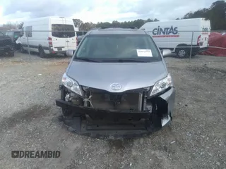 2014 Toyota Sienna XLE with VIN 5TDYK3DC0ES421501, listed as a IAAI auction lot 41672414 with 111,911 mi miles. Bid and sale history available at carsss.com. Image 12.