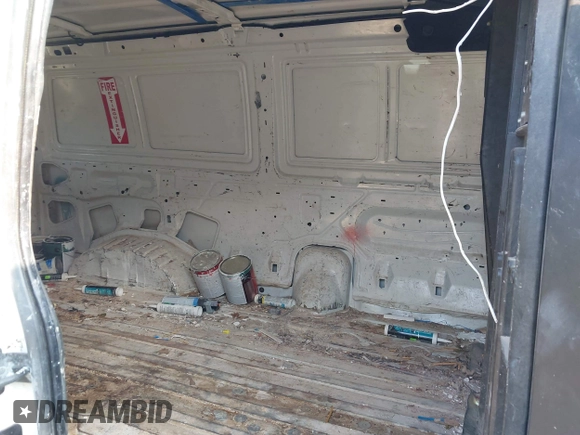 2008 Ford Econoline Cargo Commercial z VIN 1FTNE14W28DB60915, wystawiony jako IAAI lot #42262551 z przebiegiem 411 090 mil mil oraz . Historia ofert i sprzedaży dostępna na DreamBid. Obrazek 8.