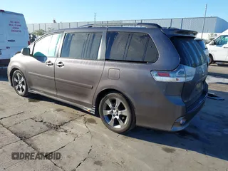 2011 Toyota Sienna SE with VIN 5TDXK3DC5BS064260, listed as a IAAI auction lot 41616160 with 98,505 mi miles. Bid and sale history available at carsss.com. Image 3.