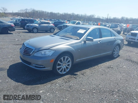 2012 Mercedes-Benz S 550 z VIN WDDNG9EB8CA477487, wystawiony jako IAAI lot #41936591 z przebiegiem 61 182 mil mil oraz . Historia ofert i sprzedaży dostępna na DreamBid. Obrazek 2.