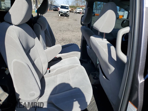 2019 Toyota Sienna LE Auto Access Seat with VIN 5TDKZ3DCXKS997321, listed as a Copart auction lot 47957045 with 127,598 mi miles and Salvage Title. Bid and sale history available at DreamBid. Image 10.