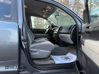 2010 Toyota Tundra z VIN 5TFCY5F13AX010145, wystawiony jako Copart lot #43479265 z przebiegiem 226 117 mil mil oraz Czysty tytuł • Clean title. Historia ofert i sprzedaży dostępna na DreamBid. Obrazek 5.