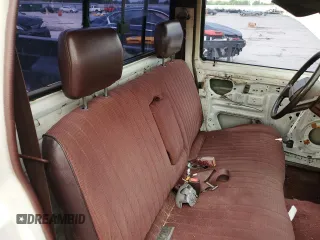 1990 Nissan Frontier z VIN 1N6SD11S8LC377906, wystawiony jako Copart lot #54840925 z przebiegiem 131 024 mil mil oraz Szkody całkowita. Historia ofert i sprzedaży dostępna na DreamBid. Obrazek 10.