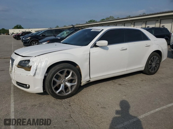 2014 Chrysler 300 S z VIN 2C3CCAGGXEH120747, wystawiony jako Copart lot #54400005 z przebiegiem 135 743 mil mil oraz Szkoda całkowita • Salvage title. Historia ofert i sprzedaży dostępna na DreamBid. Obrazek 1.