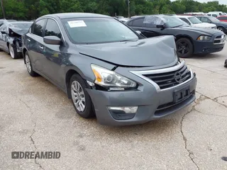 2015 Nissan Altima 2.5 S with VIN 1N4AL3AP5FN888285, listed as a IAAI auction lot 42130532 with 174,510 mi miles. Bid and sale history available at carsss.com. Image 1.
