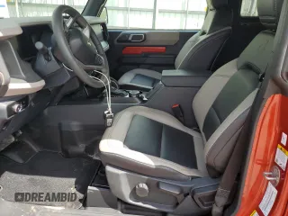 2024 Ford Bronco Big Bend z VIN 1FMDE7AH8RLB10818, wystawiony jako Copart lot #54044715 z przebiegiem 5 330 mil mil oraz Szkoda całkowita • Salvage title. Historia ofert i sprzedaży dostępna na DreamBid. Obrazek 7.