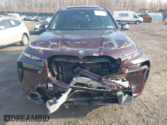 2023 BMW X7 M60i z VIN 5UX33EM03P9R02884, wystawiony jako IAAI lot #41879035 z przebiegiem 45 466 mil mil oraz . Historia ofert i sprzedaży dostępna na DreamBid. Obrazek 6.
