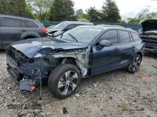 2025 Volvo V60 Plus z VIN YV4L12WK7S2146849, wystawiony jako Copart lot #53140435 z przebiegiem 11 527 mil mil oraz Szkoda całkowita • Salvage title. Historia ofert i sprzedaży dostępna na DreamBid. Obrazek 1.