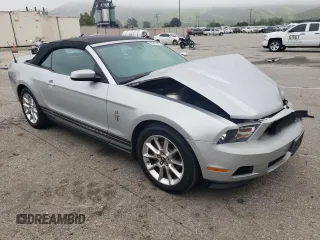 2011 Ford Mustang V6 z VIN 1ZVBP8EM9B5131834, wystawiony jako Copart lot #52545465 z przebiegiem 164 357 mil mil oraz Szkoda całkowita • Salvage title. Historia ofert i sprzedaży dostępna na DreamBid. Obrazek 4.
