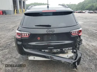 2019 Jeep Compass Altitude z VIN 3C4NJDBB0KT696230, wystawiony jako Copart lot #61280845 z przebiegiem 95 925 mil mil oraz Szkoda całkowita • Salvage title. Historia ofert i sprzedaży dostępna na DreamBid. Obrazek 6.