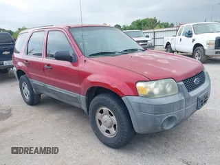 2005 Ford Escape XLS Value with VIN 1FMYU02Z35KB05027, listed as a IAAI auction lot 42025362 with 208,413 mi miles. Bid and sale history available at carsss.com. Image 1.