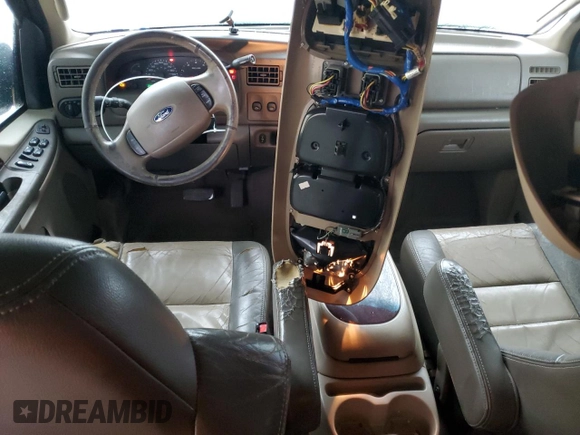 2003 Ford Excursion z VIN 1FMNU44S03ED68257, wystawiony jako Copart lot #88008655 z przebiegiem 242 751 mil mil oraz Czysty tytuł • Clean title. Historia ofert i sprzedaży dostępna na DreamBid. Obrazek 8.
