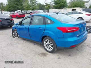 2015 Ford Focus SE z VIN 1FADP3F26FL252212, wystawiony jako IAAI lot #42345763 z przebiegiem 102 549 mil mil oraz . Historia ofert i sprzedaży dostępna na DreamBid. Obrazek 3.