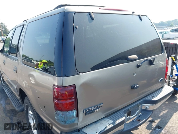 2001 Ford Expedition XLT with VIN 1FMRU15W71LA29912, listed as a IAAI auction lot 42422518 with 386,554 mi miles and . Bid and sale history available at DreamBid. Image 3.