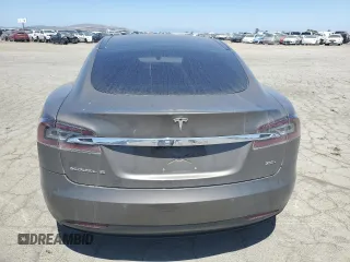 2016 Tesla Model S 90D z VIN 5YJSA1E20GF153799, wystawiony jako Copart lot #56104665 z przebiegiem 115 674 mil mil oraz Szkoda całkowita • Salvage title. Historia ofert i sprzedaży dostępna na DreamBid. Obrazek 6.
