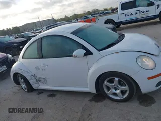 2010 Volkswagen New Beetle Coupe with VIN 3VWPG3AG5AM019369, listed as a IAAI auction lot 41781892 with 85,059 mi miles. Bid and sale history available at carsss.com. Image 6.