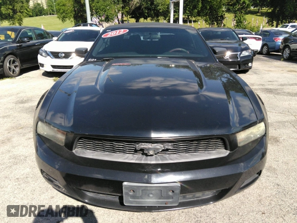 2012 Ford Mustang V6 z VIN 1ZVBP8EM2C5273329, wystawiony jako IAAI lot #42357858 z przebiegiem 168 728 mil mil oraz . Historia ofert i sprzedaży dostępna na DreamBid. Obrazek 12.