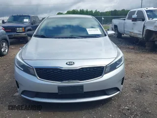 2018 Kia Forte LX z VIN 3KPFK4A70JE193265, wystawiony jako IAAI lot #42375190 z przebiegiem 110 648 mil mil oraz . Historia ofert i sprzedaży dostępna na DreamBid. Obrazek 12.