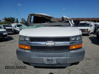 2006 Chevrolet Express Passenger z VIN 1GAHG35U161185182, wystawiony jako Copart lot #51639815 z przebiegiem 88 380 mil mil oraz Szkoda całkowita • Salvage title. Historia ofert i sprzedaży dostępna na DreamBid. Obrazek 5.