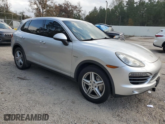 2011 Porsche Cayenne S Hybrid with VIN WP1AE2A28BLA93643, listed as a Copart auction lot 81786284 with 200,764 mi miles and Clean Title. Bid and sale history available at carsss.com. Image 4.