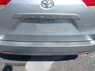 2011 Toyota Sienna LE AAS with VIN 5TDKK3DC2BS175598, listed as a IAAI auction lot 42186153 with 169,267 mi miles. Bid and sale history available at carsss.com. Image 19.