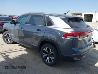 2024 Volkswagen Atlas SE z VIN 1V2DE2CA8RC202274, wystawiony jako IAAI lot #41864958 z przebiegiem 32 957 mil mil oraz . Historia ofert i sprzedaży dostępna na DreamBid. Obrazek 3.