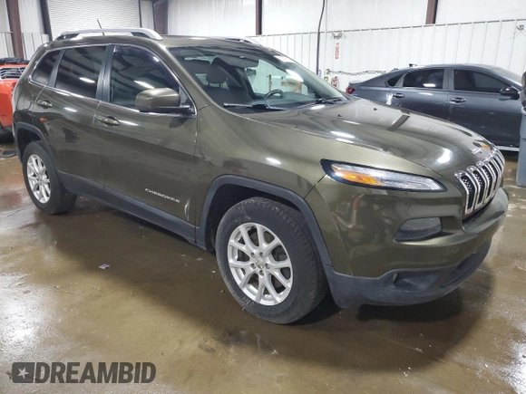 2015 Jeep Cherokee Latitude z VIN 1C4PJMCS9FW551890, wystawiony jako Copart lot #60148795 z przebiegiem 129 928 mil mil oraz Szkoda całkowita • Salvage title. Historia ofert i sprzedaży dostępna na DreamBid. Obrazek 4.