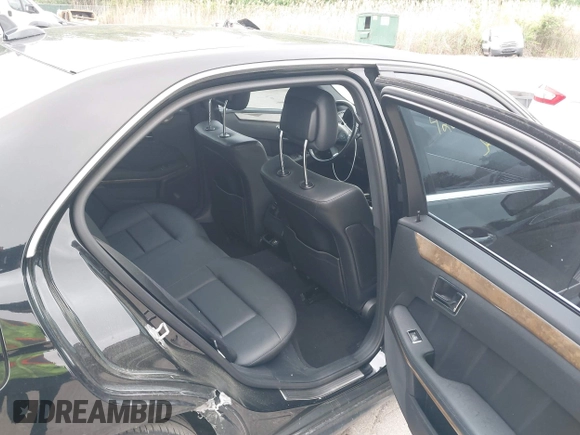 2011 Mercedes-Benz E 350 Luxury z VIN WDDHF8HB1BA427051, wystawiony jako IAAI lot #42091014 z przebiegiem Nie podano mil oraz . Historia ofert i sprzedaży dostępna na DreamBid. Obrazek 8.