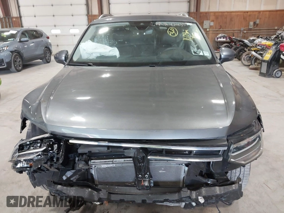 2024 Volkswagen Tiguan SE z VIN 3VVMB7AX5RM057189, wystawiony jako IAAI lot #42435936 z przebiegiem 11 189 mil mil oraz . Historia ofert i sprzedaży dostępna na DreamBid. Obrazek 12.