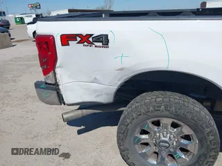 2019 Ford F-250 XL z VIN 1FT7W2B67KEE21553, wystawiony jako IAAI lot #41850136 z przebiegiem 157 012 mil mil oraz . Historia ofert i sprzedaży dostępna na DreamBid. Obrazek 17.