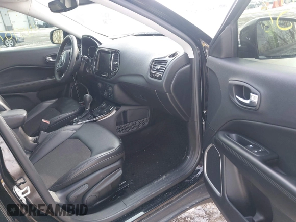 2018 Jeep Compass Latitude with VIN 3C4NJDBB8JT394845, listed as a IAAI auction lot 41590737 with 49,000 mi miles. Bid and sale history available at carsss.com. Image 5.