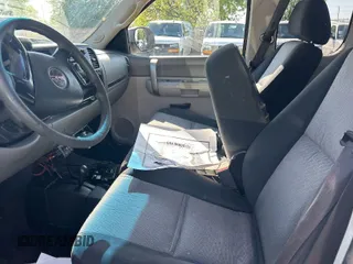 2008 GMC Sierra 3500HD z VIN 1GTHK39K78E188422, wystawiony jako IAAI lot #42048007 z przebiegiem 184 214 mil mil oraz . Historia ofert i sprzedaży dostępna na DreamBid. Obrazek 1.