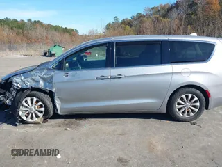 2017 Chrysler Pacifica Touring with VIN 2C4RC1DG1HR519085, listed as a IAAI auction lot 41053786 with 269,605 mi miles and . Bid and sale history available at DreamBid. Image 14.