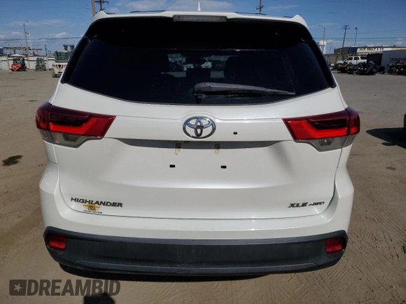 2019 Toyota Highlander SE z VIN 5TDJZRFH3KS943706, wystawiony jako Copart lot #51982925 z przebiegiem 62 596 mil mil oraz Szkoda całkowita • Salvage title. Historia ofert i sprzedaży dostępna na DreamBid. Obrazek 6.