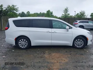 2018 Chrysler Pacifica Touring Plus z VIN 2C4RC1FG3JR102912, wystawiony jako IAAI lot #42240609 z przebiegiem 72 329 mil mil oraz . Historia ofert i sprzedaży dostępna na DreamBid. Obrazek 13.
