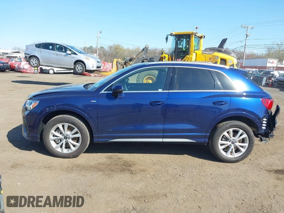 2024 Audi Q3 S line Premium Plus z VIN WA1EECF30R1173836, wystawiony jako IAAI lot #42044971 z przebiegiem 4 848 mil mil oraz . Historia ofert i sprzedaży dostępna na DreamBid. Obrazek 14.
