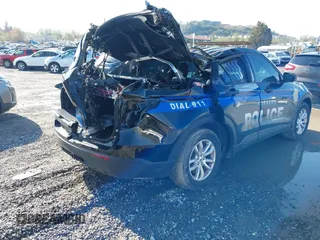2022 Ford Police Interceptor z VIN 1FM5K8AC6NGC52692, wystawiony jako IAAI lot #41957993 z przebiegiem 7 834 mil mil oraz . Historia ofert i sprzedaży dostępna na DreamBid. Obrazek 4.
