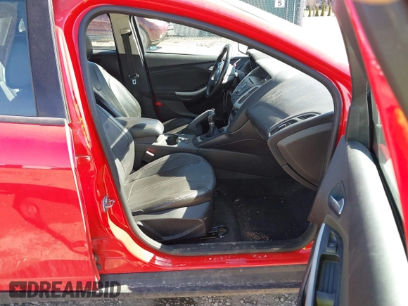 2013 Ford Focus SE with VIN 1FADP3K28DL180271, listed as a IAAI auction lot 41709369 with 121,823 mi miles. Bid and sale history available at carsss.com. Image 5.