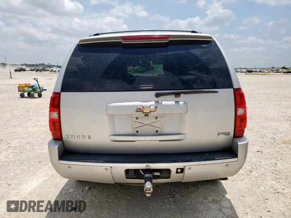 2010 Chevrolet Tahoe LTZ z VIN 1GNUCCE02AR183523, wystawiony jako Copart lot #59524985 z przebiegiem 197 580 mil mil oraz Szkoda całkowita • Salvage title. Historia ofert i sprzedaży dostępna na DreamBid. Obrazek 6.