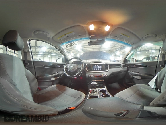 2019 Kia Sorento LX z VIN 5XYPG4A38KG526156, wystawiony jako Copart lot #57728315 z przebiegiem 170 714 mil mil oraz Nie do naprawy • Non repairable. Historia ofert i sprzedaży dostępna na DreamBid. Obrazek 16.