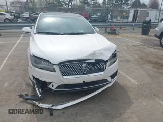 2017 Lincoln MKZ Reserve z VIN 3LN6L5EC2HR613827, wystawiony jako IAAI lot #41800613 z przebiegiem 199 097 mil mil oraz . Historia ofert i sprzedaży dostępna na DreamBid. Obrazek 6.