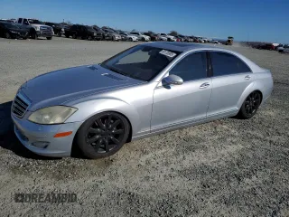 2007 Mercedes-Benz S 550 z VIN WDDNG71X77A012601, wystawiony jako Copart lot #89120895 z przebiegiem 158 210 mil mil oraz Szkoda całkowita • Salvage title. Historia ofert i sprzedaży dostępna na DreamBid. Obrazek 1.