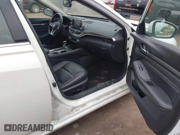 2019 Nissan Altima 2.5 Platinum with VIN 1N4BL4FV9KC112037, listed as a IAAI auction lot 41912037 with 88,484 mi miles. Bid and sale history available at carsss.com. Image 5.