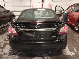 2013 Nissan Altima SV with VIN 1N4AL3AP8DN555186, listed as a IAAI auction lot 41576284 with 174,848 mi miles and . Bid and sale history available at carsss.com. Image 17.